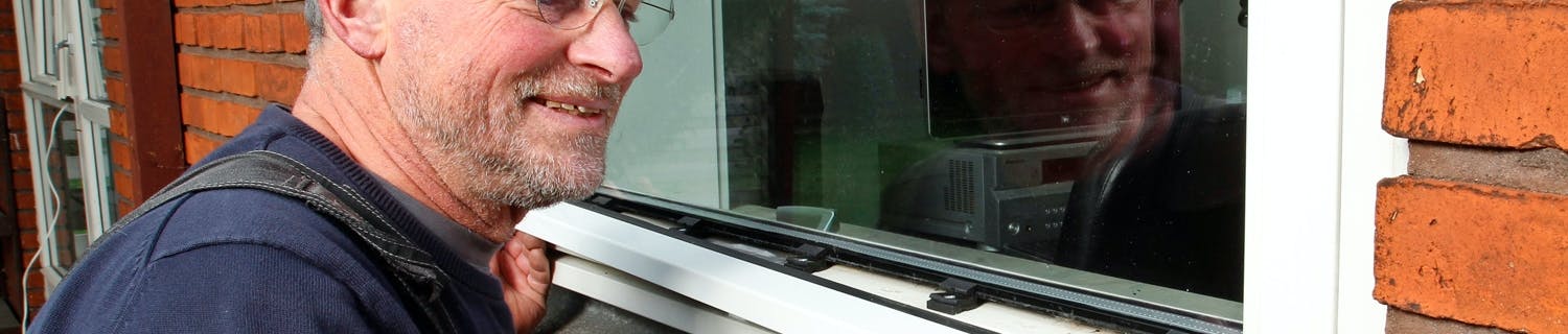 Vinduer: Bundglasliste f aluminium redder vinduet Vinduer: Bundglasliste f aluminium redder vinduet